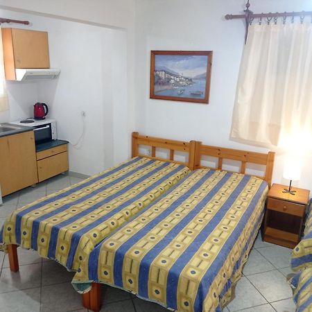 Alexandros Rooms & Studios Skopelos stad Exteriör bild