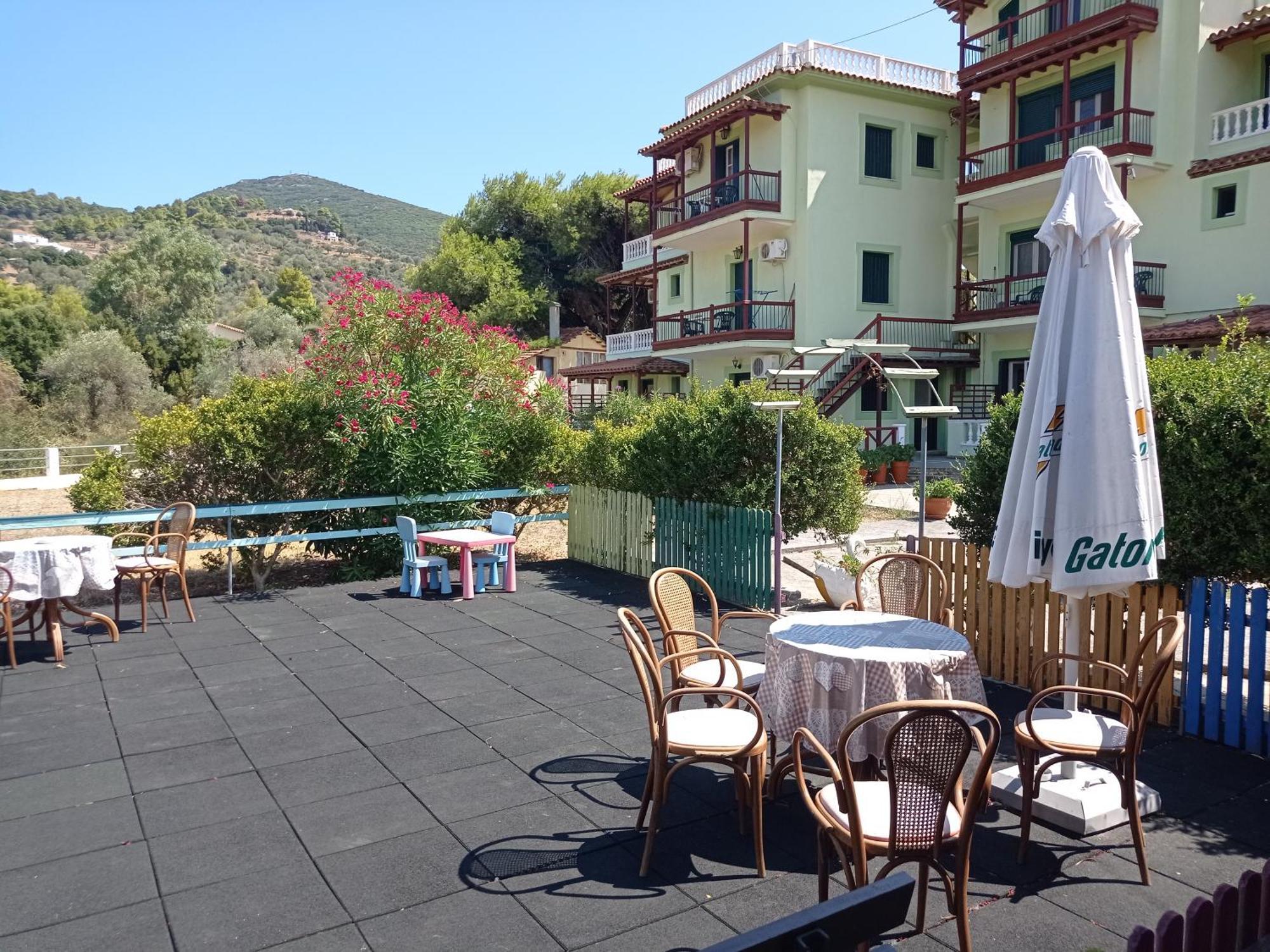 Alexandros Rooms & Studios Skopelos stad Exteriör bild