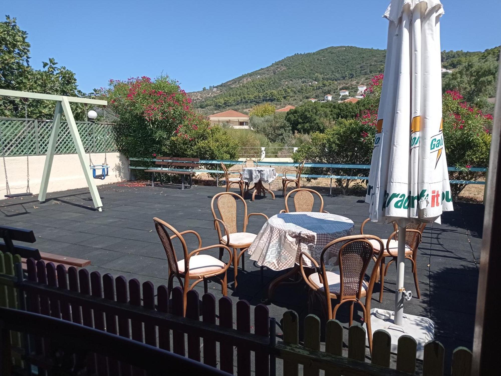 Alexandros Rooms & Studios Skopelos stad Exteriör bild