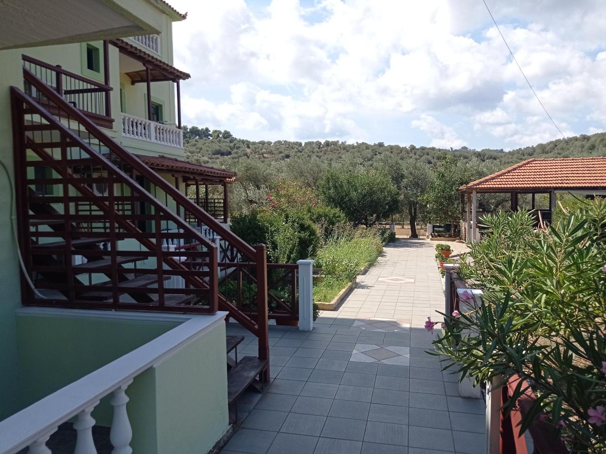 Alexandros Rooms & Studios Skopelos stad Exteriör bild