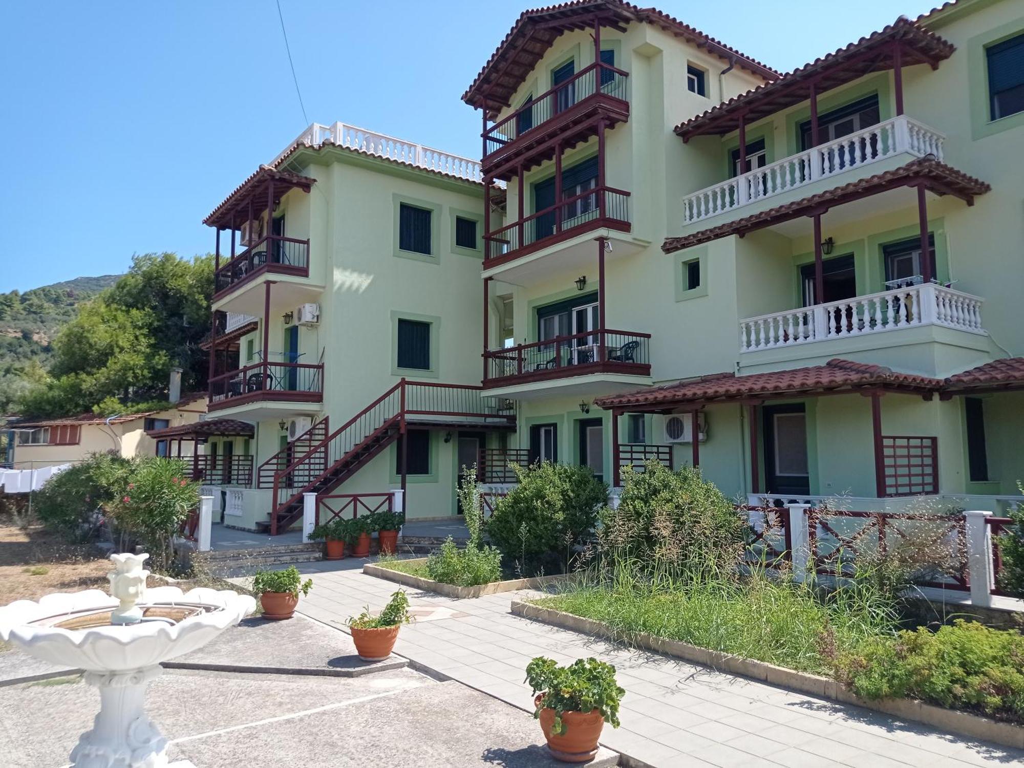 Alexandros Rooms & Studios Skopelos stad Exteriör bild