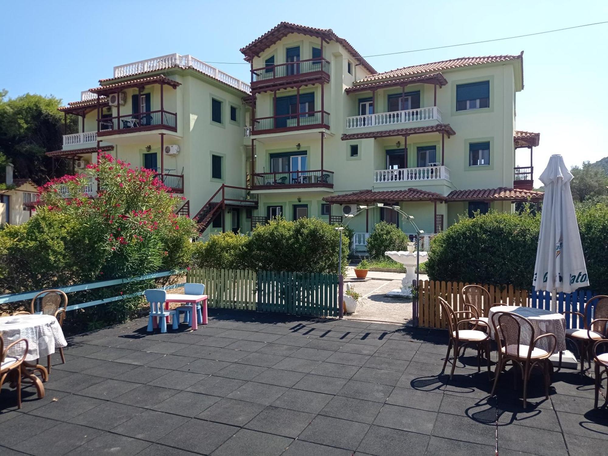 Alexandros Rooms & Studios Skopelos stad Exteriör bild