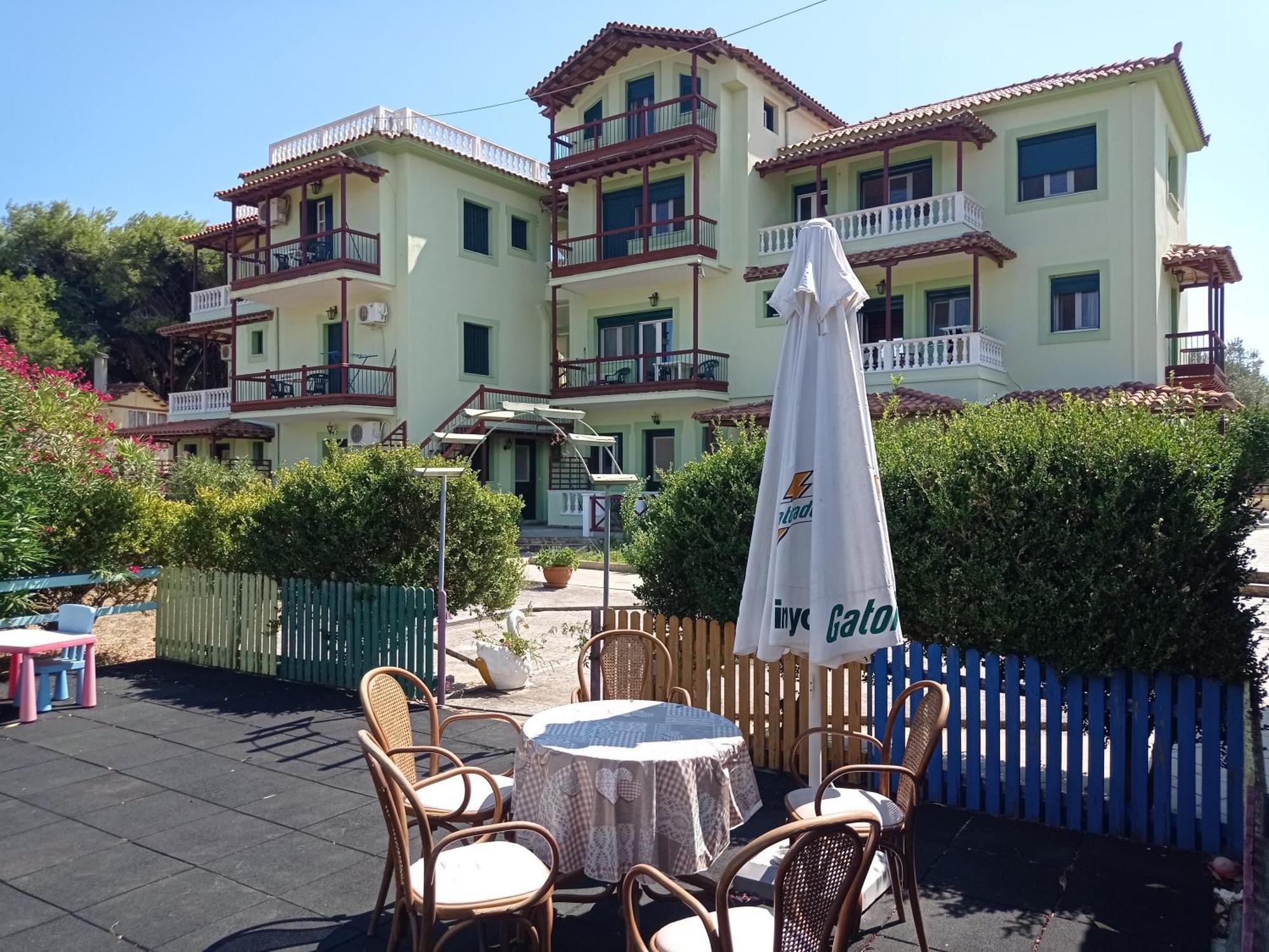 Alexandros Rooms & Studios Skopelos stad Exteriör bild
