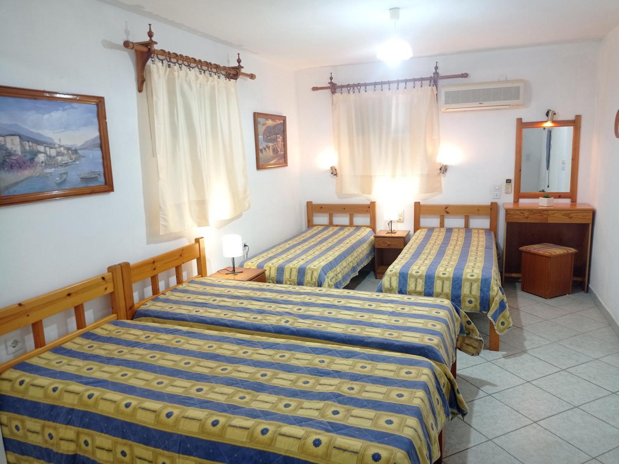 Alexandros Rooms & Studios Skopelos stad Exteriör bild