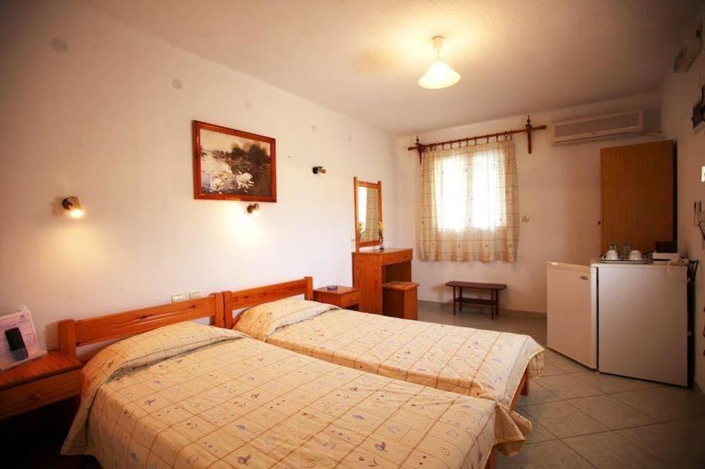Alexandros Rooms & Studios Skopelos stad Exteriör bild
