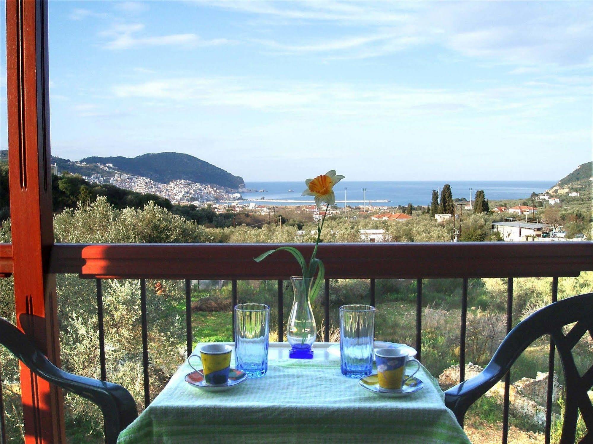 Alexandros Rooms & Studios Skopelos stad Exteriör bild