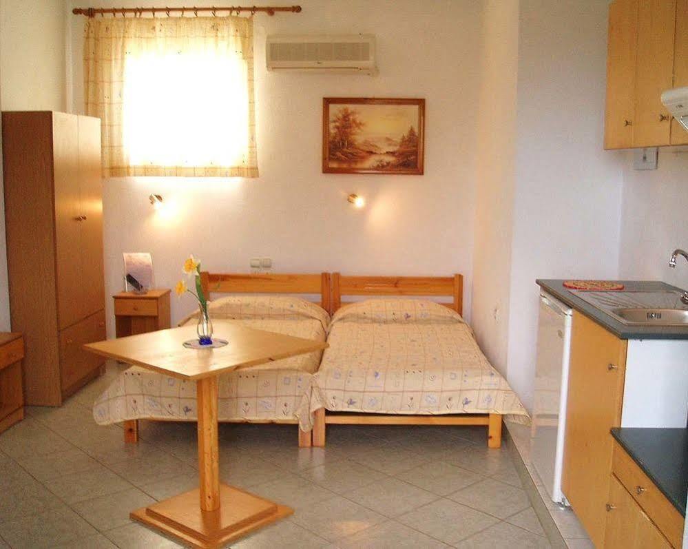 Alexandros Rooms & Studios Skopelos stad Exteriör bild